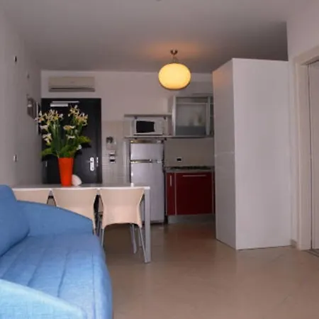 Sunny Beachfront With Pool And Apartman *