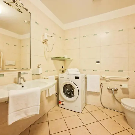 Apartman Sunny Beachfront With Pool And