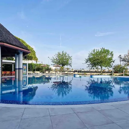 Apartman Sunny Beachfront With Pool And